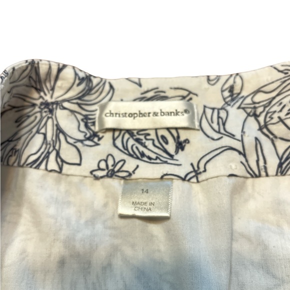 ✨ 3/$15 Christopher & Banks Navy Blue and White Floral Skirt - Picture 3 of 5